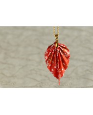 Collana origami a forma di foglia